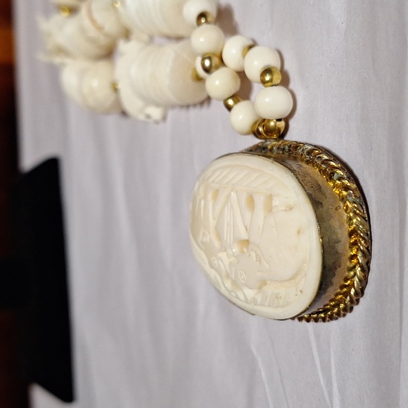 Vintage carved bone statement necklace - Picture 9 of 13